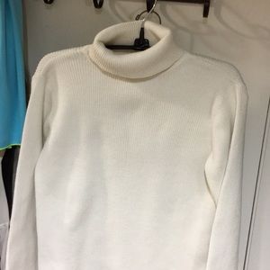 Liz Claiborne white ribbed turtleneck